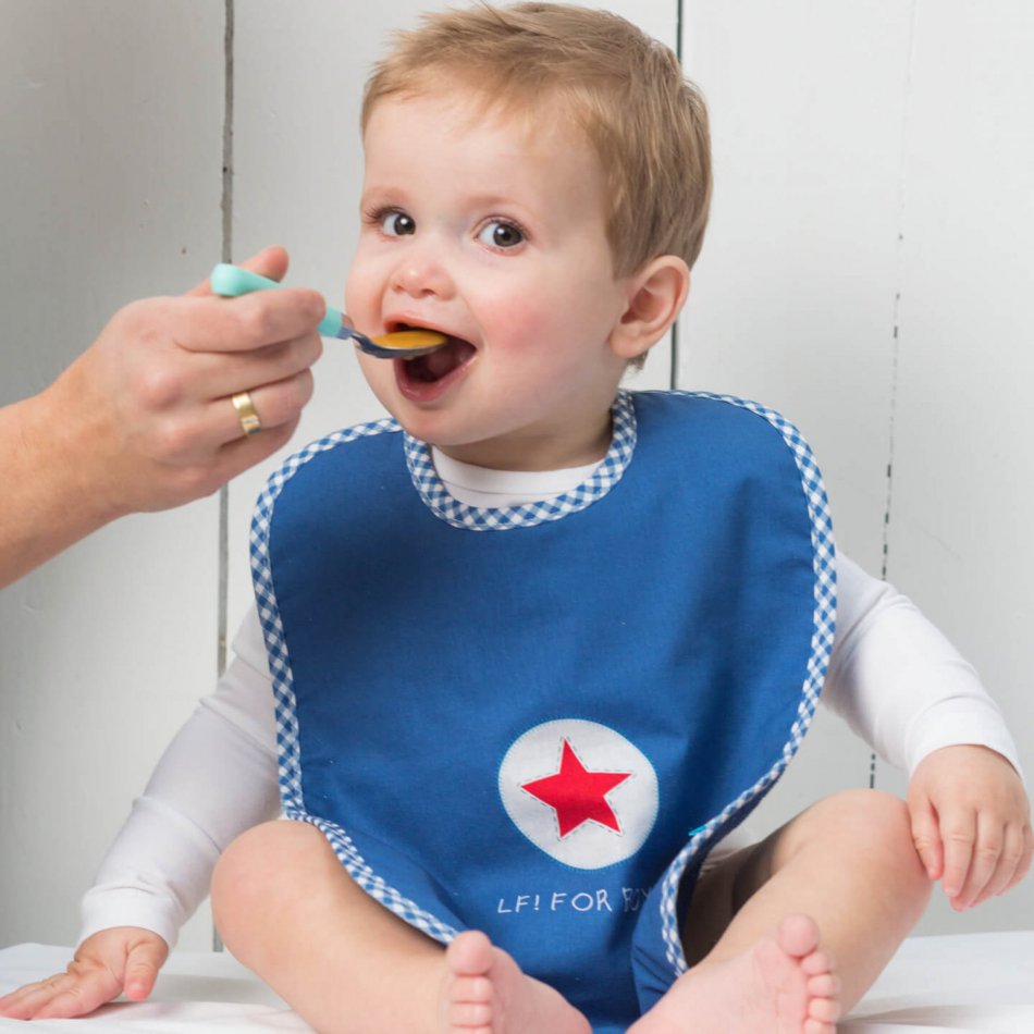 Lief! Slabbetje met koordjes Boy, uni blauw, 35x27 cm