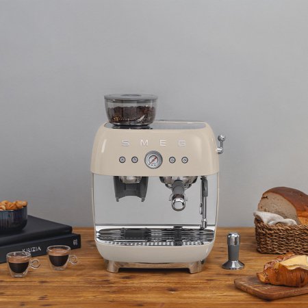 Espressomachine Met Bonenmaler Creme